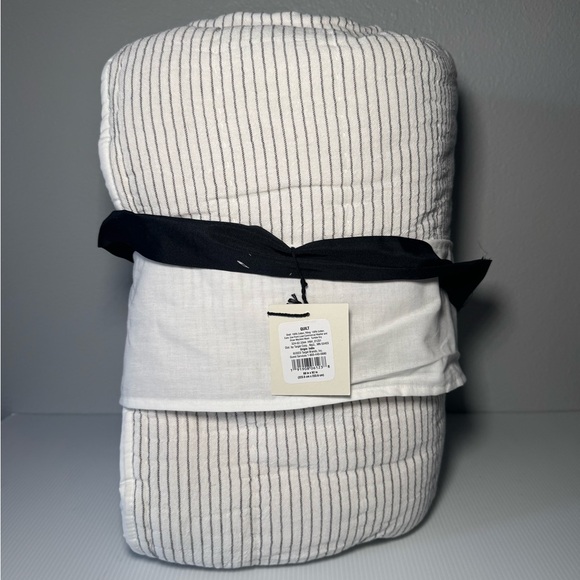 Hearth & Hand Full/Queen Microstripe Quilt Sour Cream/ Railroad Gray - Picture 5 of 9